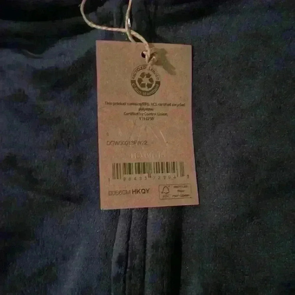 Amazon Essentials Women's Slim Fit Velour Hoodie - Picture 4 of 5